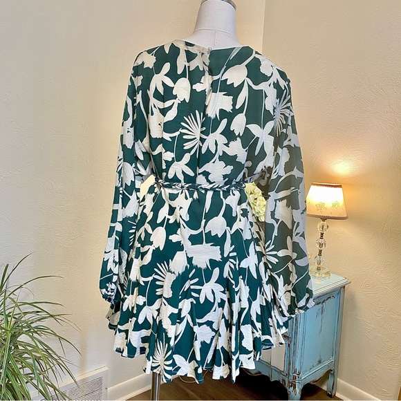 NWT Just Me Tropical Green Floral Flounced Mini Dress, Braided Belt - Picture 5 of 8